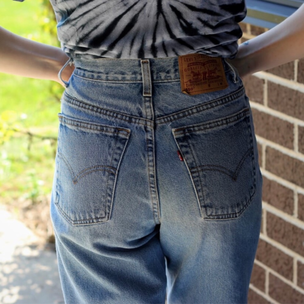 Distressed vintage Levi’s high waisted mom jeans